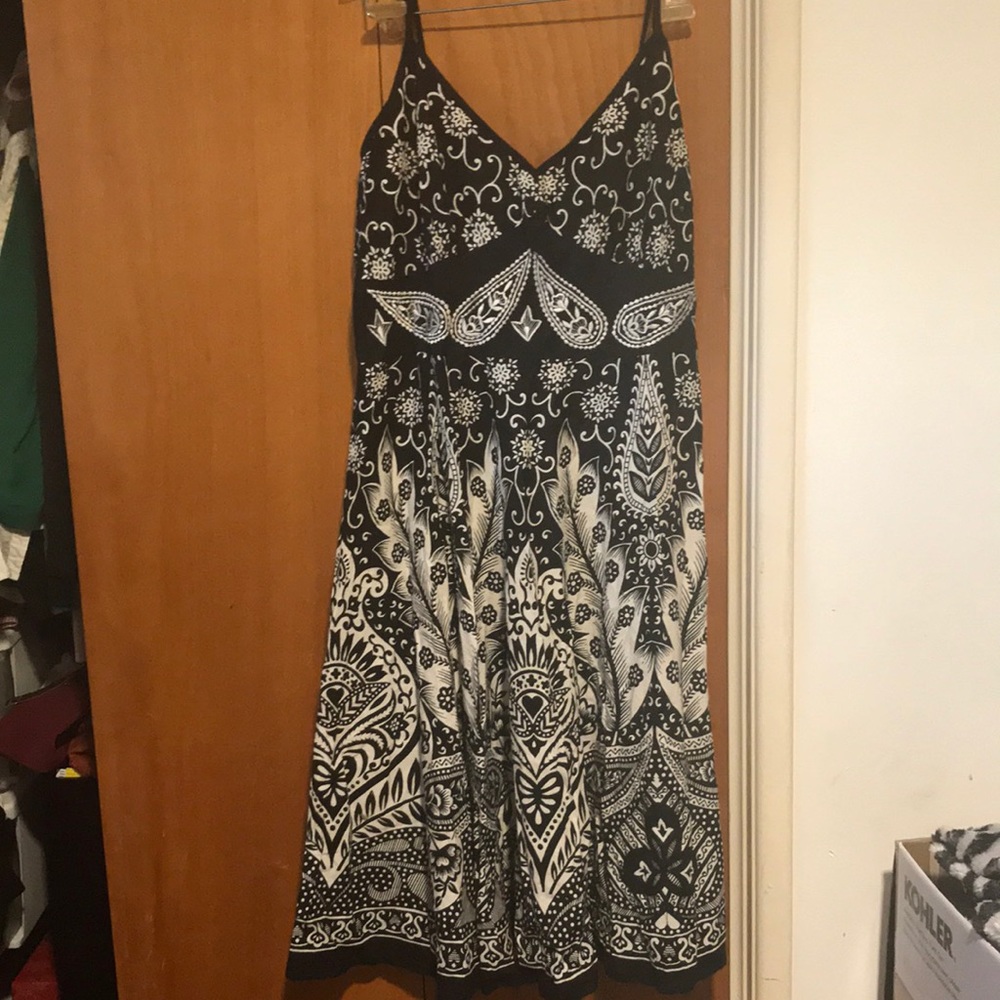 V neck magic embroidered waist design midi dress